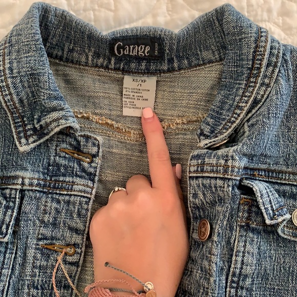 Cropped Jean Jacket - Picture 2 of 4